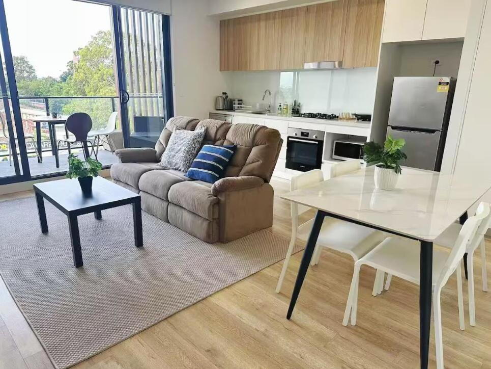 Spacious 1 Bedroom In Homebush Near Olympic Park Apartment *